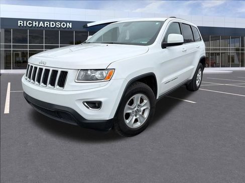 Used 2015 Jeep Grand Cherokee Laredo w/ Trailer Tow Group IV image 3