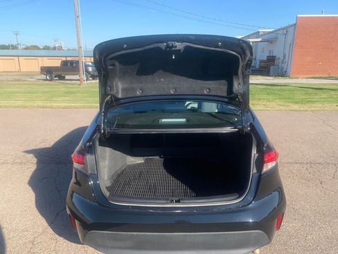 Used 2025 Toyota Corolla LE image 28