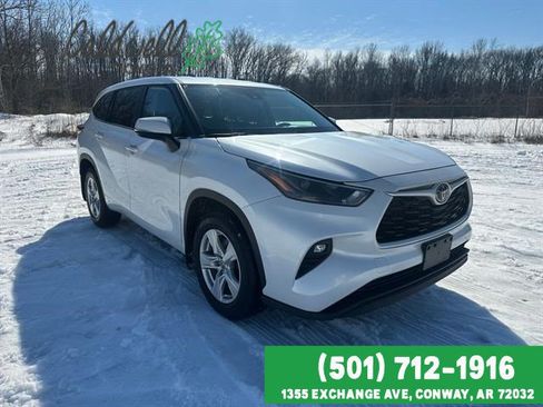 Used 2024 Toyota Highlander LE image 34