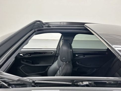 Certified 2026 Porsche Macan AWD/4WD image 20