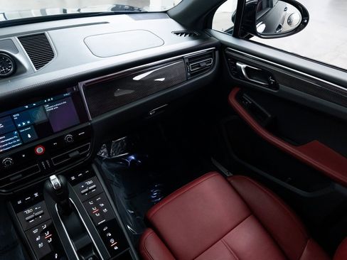 Used 2023 Porsche Macan S image 11