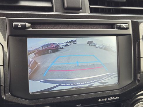 Used 2018 Toyota 4Runner TRD Off-Road AWD/4WD image 17