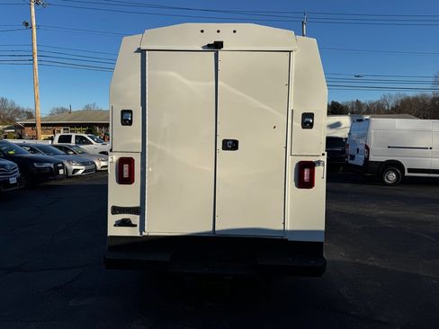 Used 2019 Ford E-350 and Econoline 350 Super Duty image 5