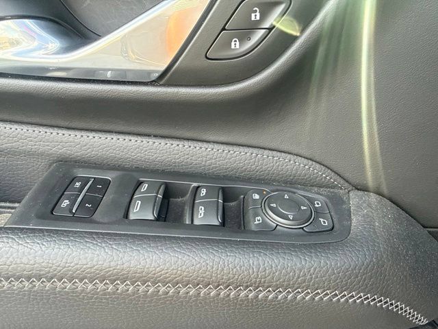 Used 2023 GMC Yukon XL Denali AWD/4WD image 12