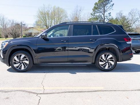 Certified 2025 Volkswagen Atlas SE image 3