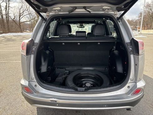 Used 2017 Toyota RAV4 SE image 16