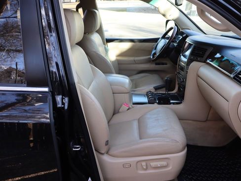 Used 2011 Lexus LX 570 4WD w/ Luxury Pkg image 22