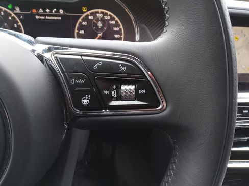 Used 2023 Bentley Flying Spur Plug-In Hybrid image 22