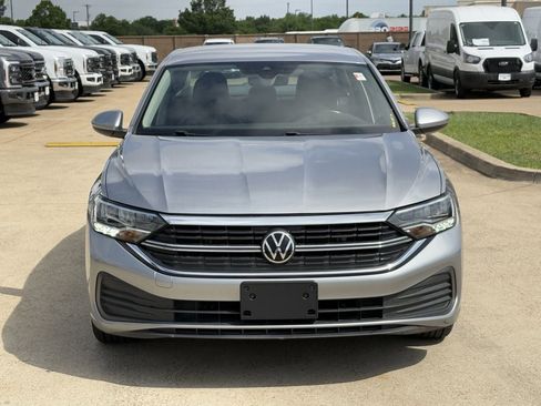 Used 2023 Volkswagen Jetta SE image 9