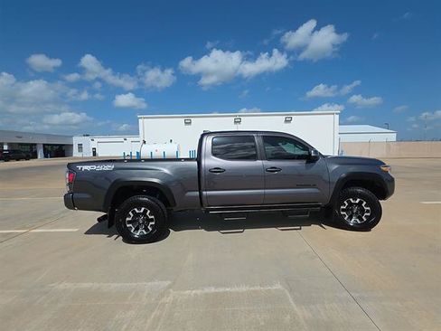 Used 2020 Toyota Tacoma TRD Off-Road w/ Advanced Technology Package AWD/4WD image 6