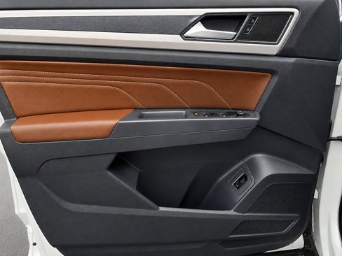 Used 2021 Volkswagen Atlas SE w/ Panoramic Sunroof Package FWD image 14
