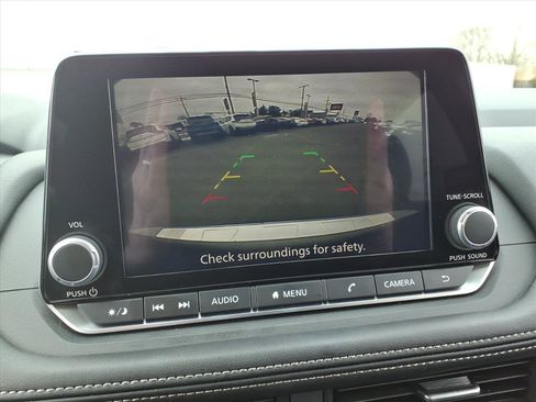 Certified 2025 Nissan Rogue SV image 27