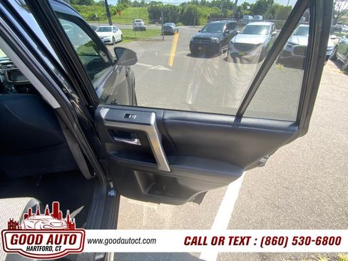 Used 2015 Toyota 4Runner SR5 AWD/4WD image 9
