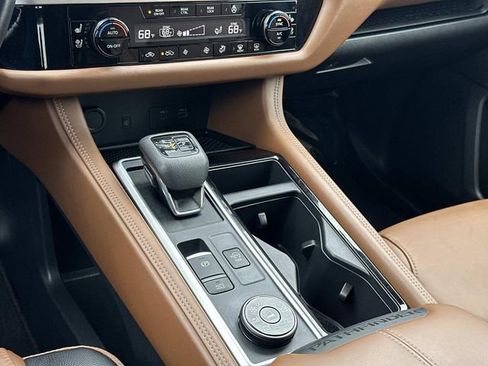 Used 2024 Nissan Pathfinder Platinum image 23