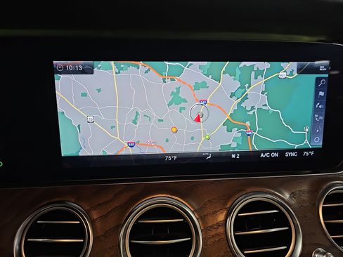 Used 2018 Mercedes-Benz E 400 4MATIC Sedan image 23