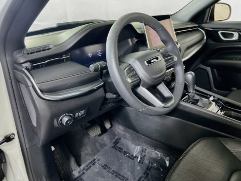 Used 2023 Jeep Compass High Altitude AWD/4WD image 9