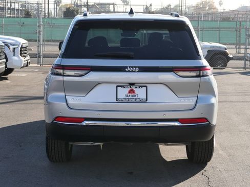 Used 2025 Jeep Grand Cherokee Laredo X w/ Luxury Tech Group I image 6