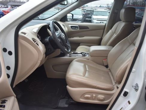 Used 2017 Nissan Pathfinder Platinum w/ Family Entertainment Package AWD/4WD image 17