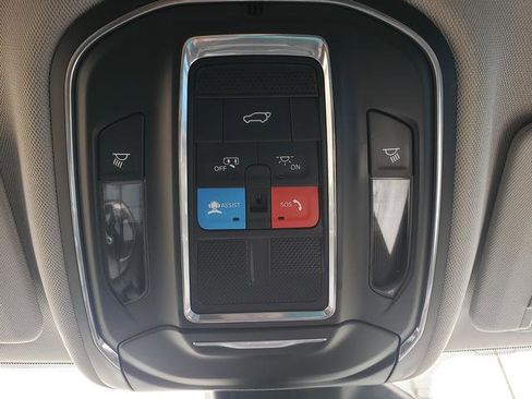 Used 2023 Jeep Grand Cherokee Limited image 25