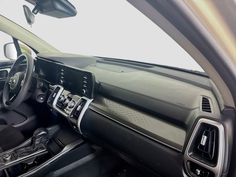 Used 2021 Kia Sorento LX image 29