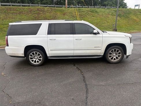 Used 2019 GMC Yukon XL Denali AWD/4WD image 8