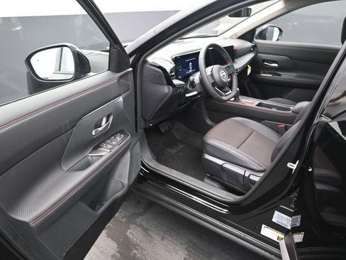 New 2025 Nissan Kicks SR image 10