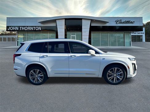 Certified 2022 Cadillac XT6 Premium Luxury w/ Technology Package image 4