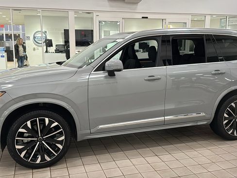 Used 2025 Volvo XC90 B6 Plus image 8