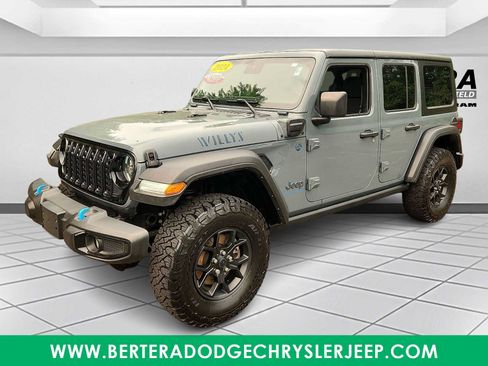 Used 2024 Jeep Wrangler Unlimited AWD/4WD image 3