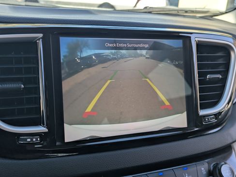 Used 2024 Chrysler Pacifica Touring-L image 25