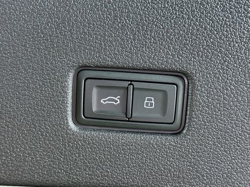 Used 2023 Audi Q8 Prestige w/ Prestige Package AWD/4WD image 40