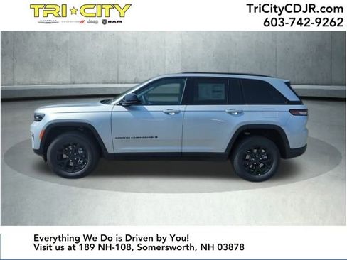 New 2025 Jeep Grand Cherokee Altitude image 3