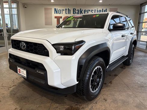 Certified 2025 Toyota 4Runner TRD Off-Road image 6