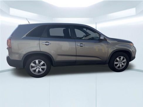 Used 2013 Kia Sorento LX w/ Value Pkg image 11
