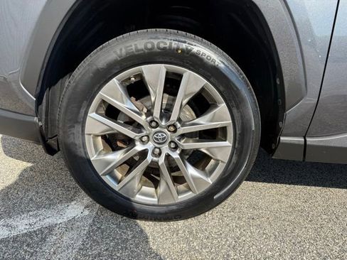 Used 2019 Toyota RAV4 XLE Premium w/ Cold Weather Package AWD/4WD image 12