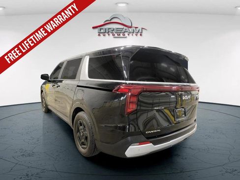 Used 2025 Kia Carnival FWD image 5