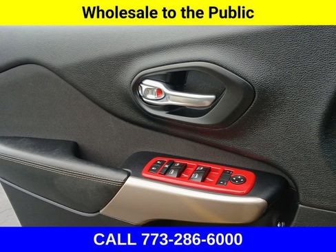 Used 2017 Jeep Cherokee Latitude w/ Comfort/Convenience Group image 18