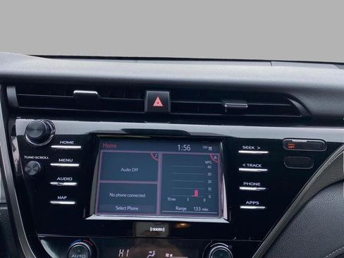 Used 2020 Toyota Camry SE image 21