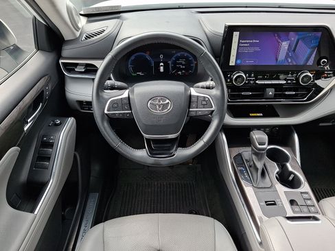 Used 2023 Toyota Highlander Limited AWD/4WD image 13