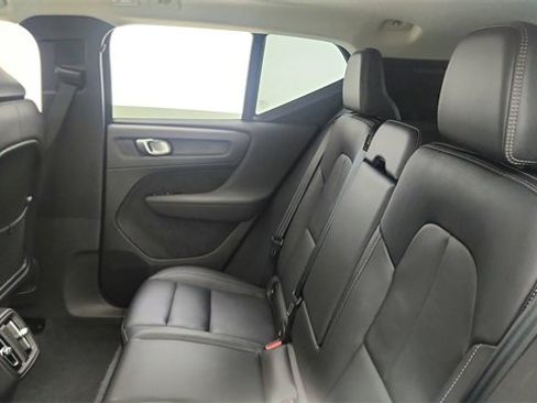 Used 2024 Volvo XC40 B5 Plus image 30