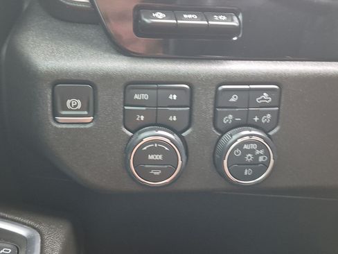 Certified 2024 Chevrolet Silverado 2500 High Country w/ High Country Premium Package AWD/4WD image 25