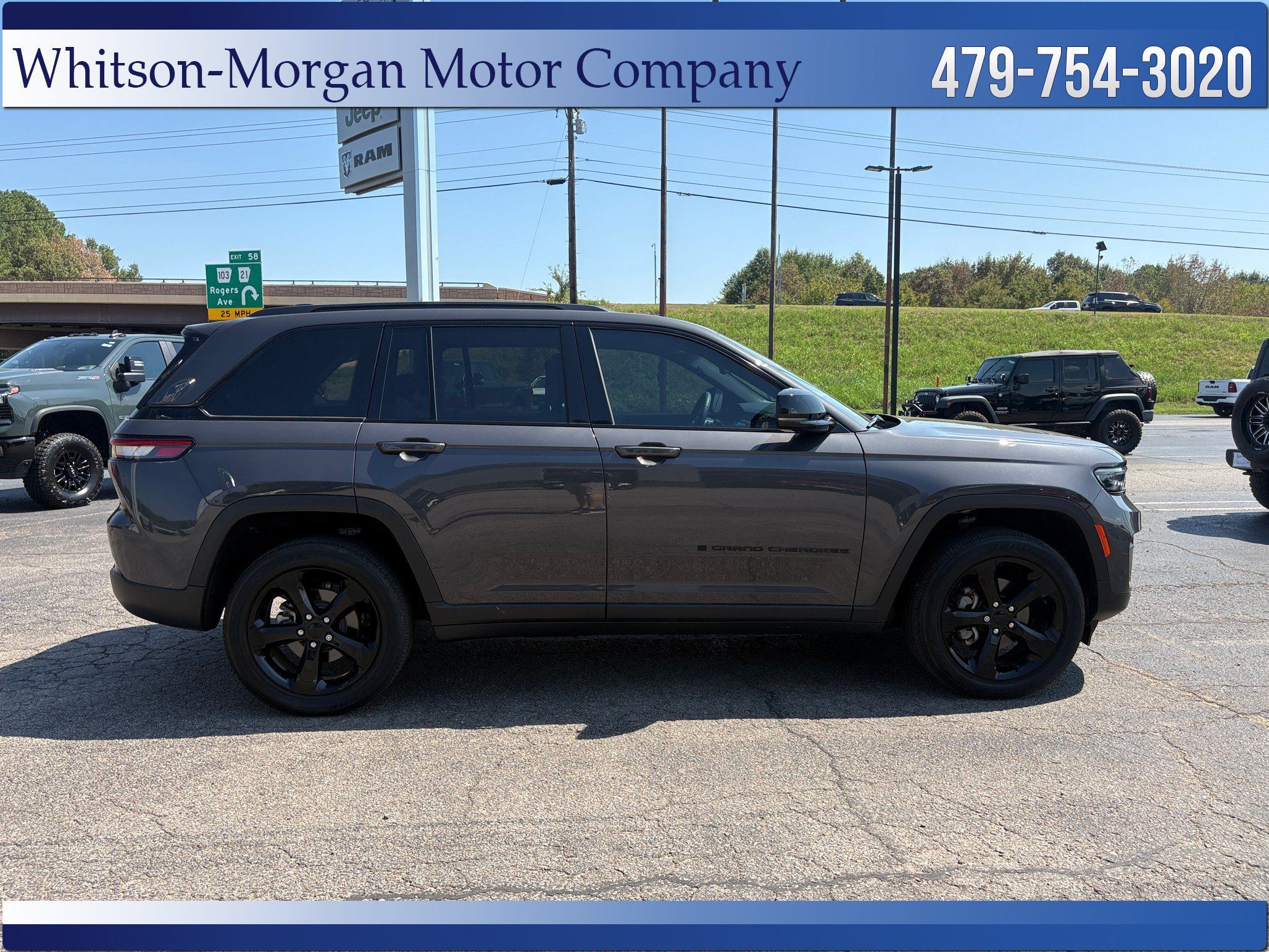 Used 2023 Jeep Grand Cherokee Altitude AWD/4WD image 4
