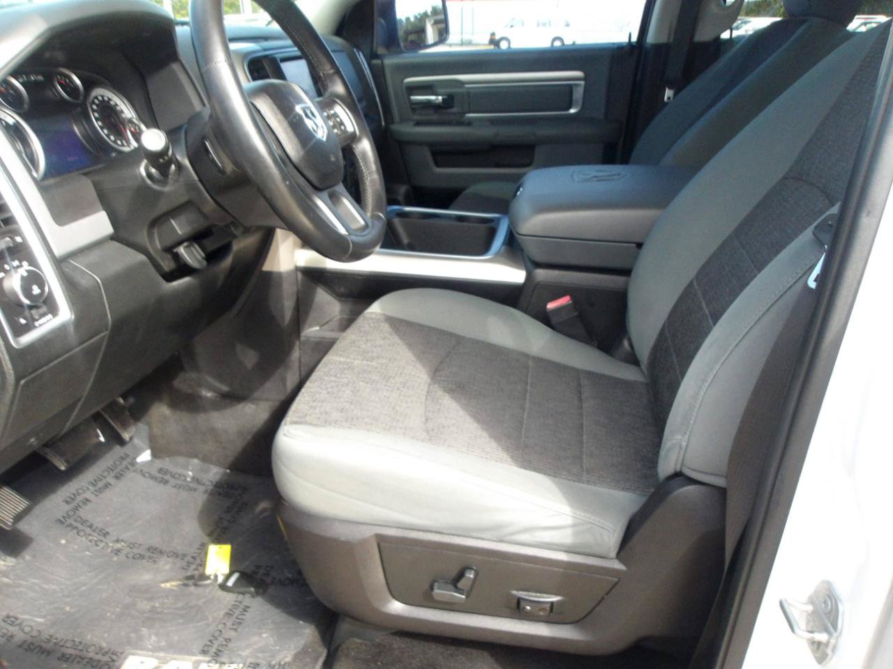 Used 2015 RAM 1500 SLT AWD/4WD image 19