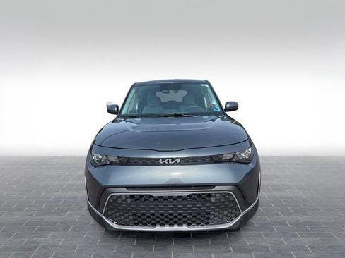 Used 2025 Kia Soul LX w/ LX Technology Package FWD image 2