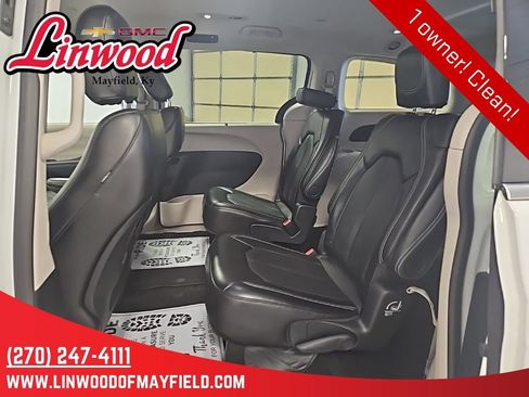 Used 2024 Chrysler Pacifica Touring-L FWD image 11