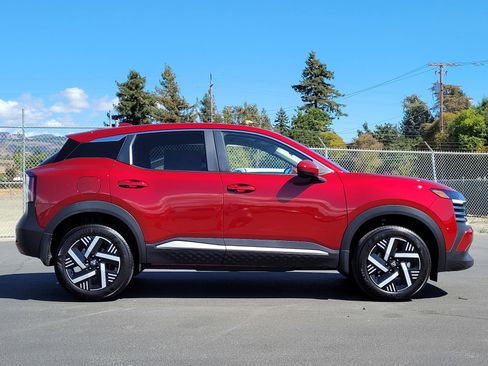 New 2025 Nissan Kicks SV image 4