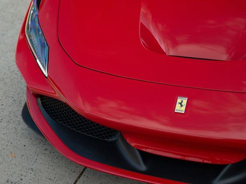 Used 2022 Ferrari F8 Tributo image 10