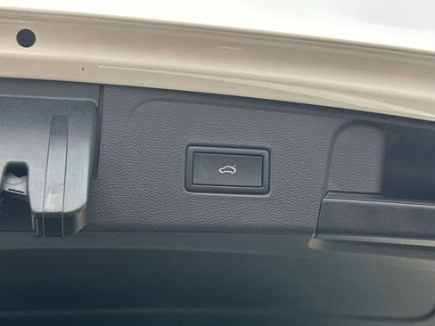 Certified 2023 Volkswagen Atlas SE image 12