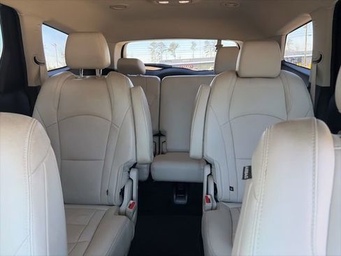 Used 2023 Buick Enclave Essence image 16