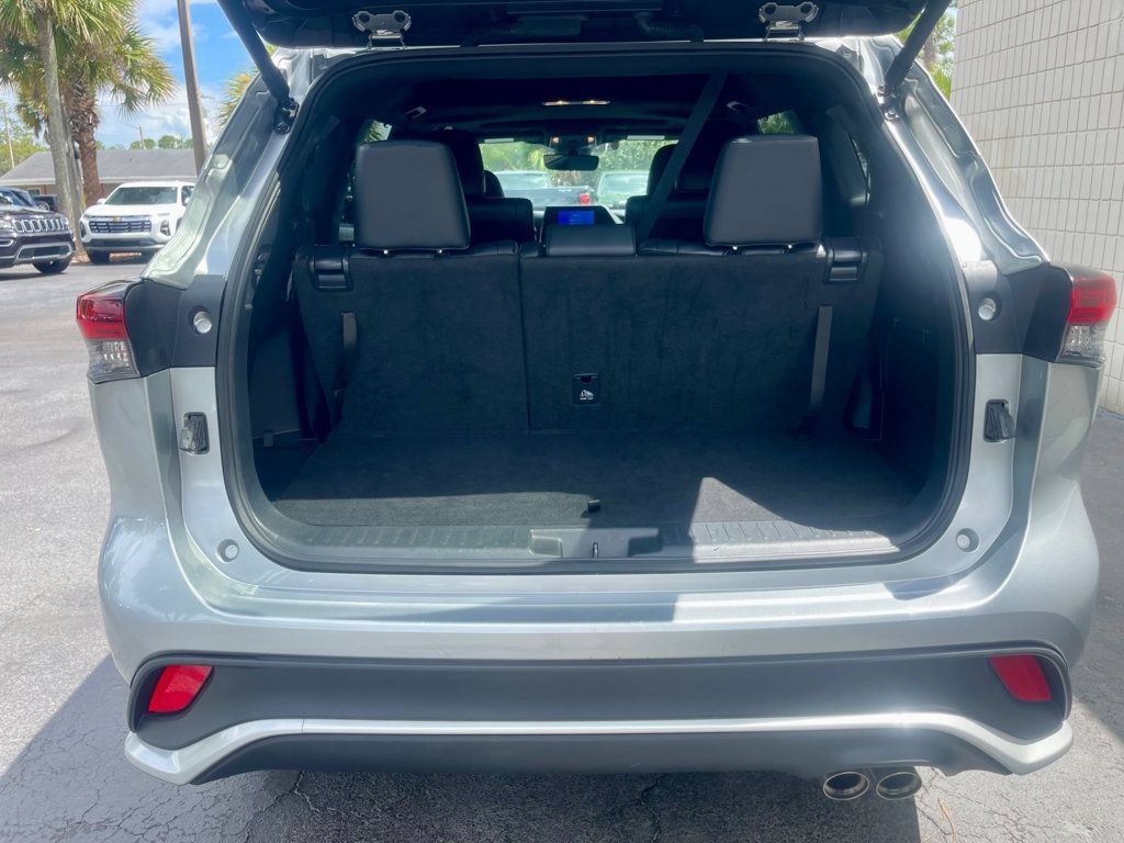 Used 2025 Toyota Highlander XSE AWD/4WD image 5